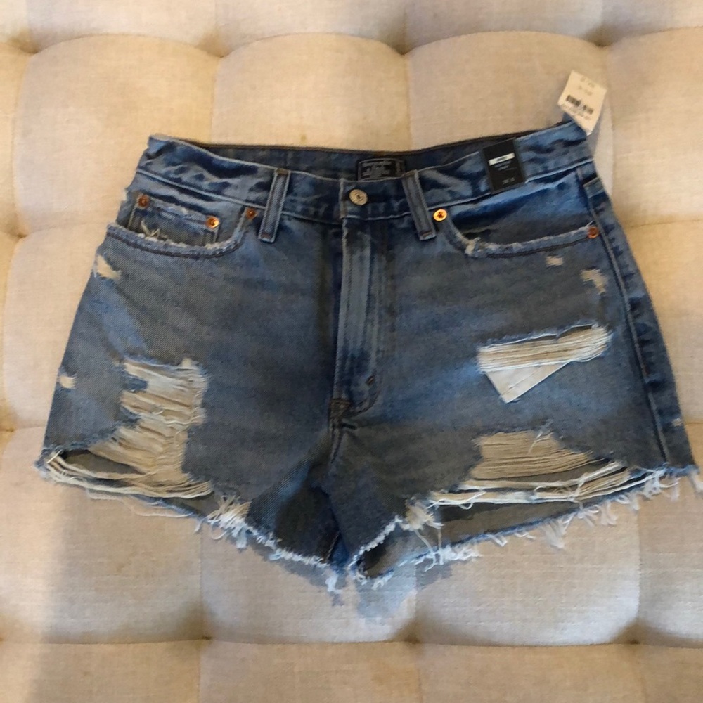 NWT Abercrombie high rise short